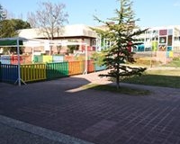 Fotografía de los jardines y exterior del centro de enseñanza concertado Corazón de María de Zamora