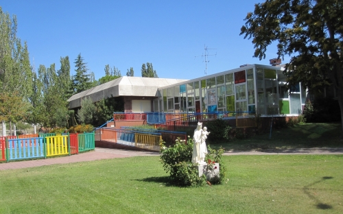 Fotografía del exterior del centro de enseñanza concertado de infantil, primaria, secundaria y bachillerato Corazón de María de Zamora