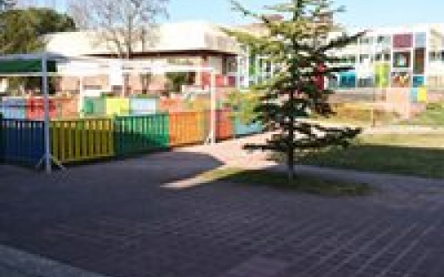 Fotografía de los jardines y exterior del centro de enseñanza concertado Corazón de María de Zamora