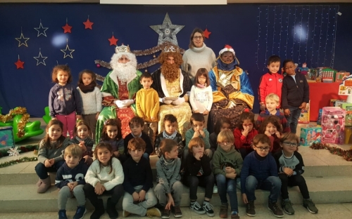 Galería de imágenes de la visita a los niños de Educación Infantil del colegio Corazón de María de sus Majestades los Reyes Magos