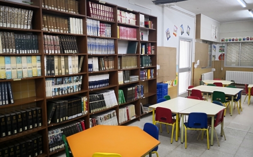 Fotografía de la biblioteca del centro de enseñanza concertado de infantil, primaria, secundaria y bachillerato Corazón de María de Zamora