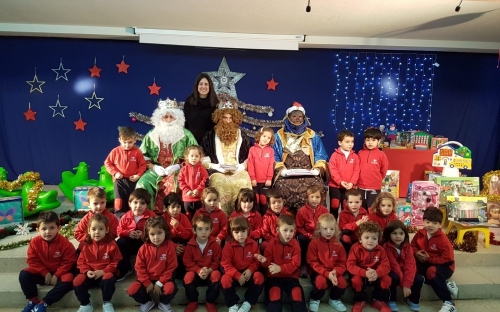 Galería de imágenes de la visita a los niños de Educación Infantil del colegio Corazón de María de sus Majestades los Reyes Magos